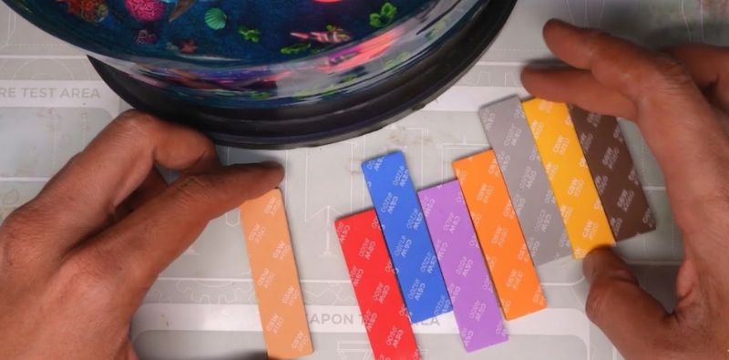 Carte abrasive per levigare la resina epossidica polimerizzata